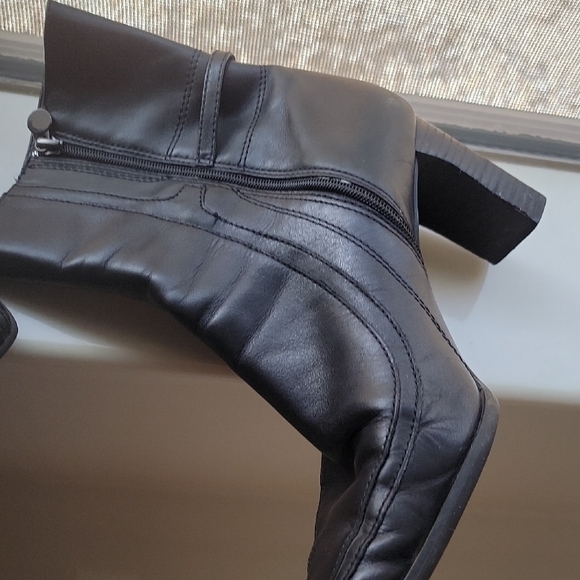 Etienne Aigner Black Heeled Boots - Picture 5 of 11
